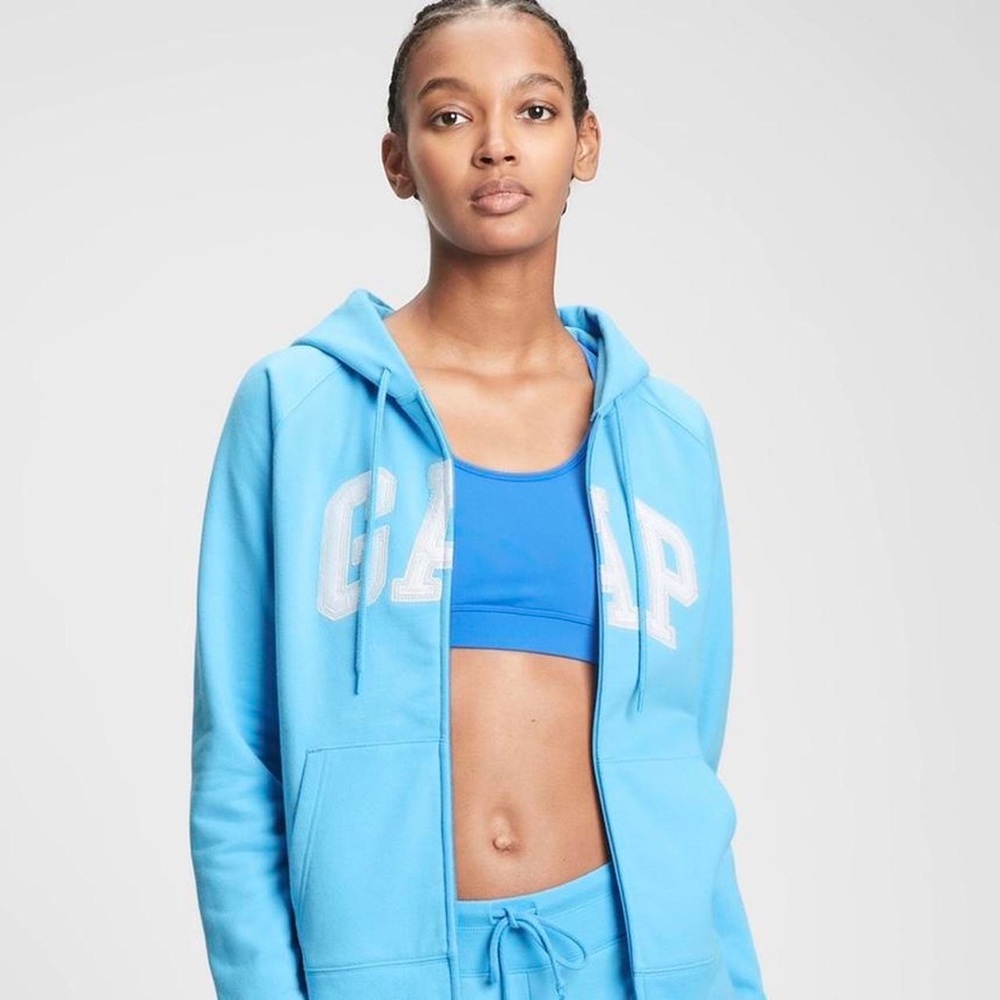 Blue flash GAP sweatsuit 💙
Only worn once (Size L)